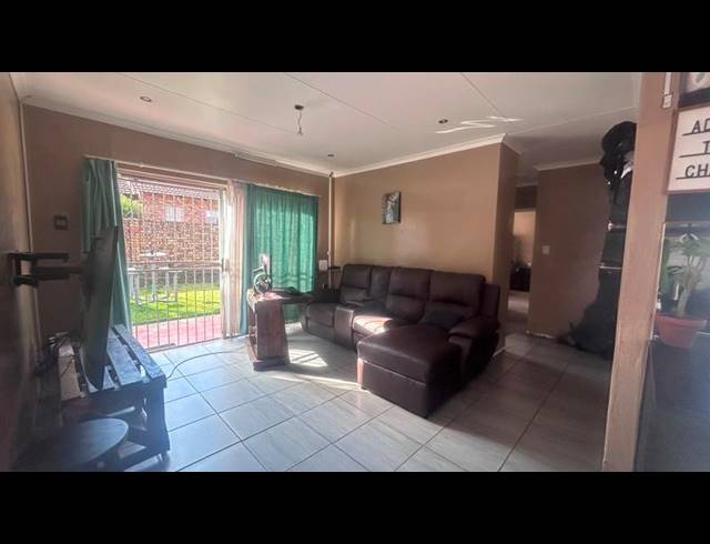 2 BEDROOM TOWNHOUSE FOR SALE IN STANDERTON CENTRAL